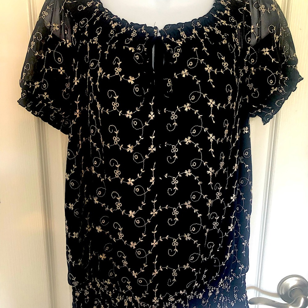SS INC Peasant style embroidered blouse